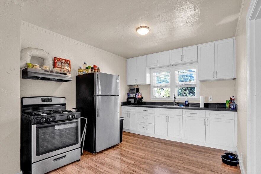 More Photos Of 25-45 W 10th St, Pittsburg Apartments For Sale