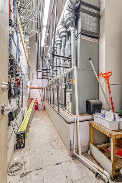 More Photos Of 29 S Chadbourne St, San Angelo Drugstore For Sale