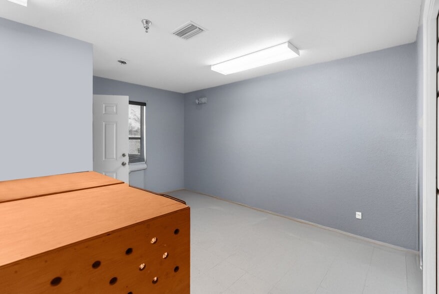More Photos Of 7044 Commercial Way, Weeki Wachee Office For Sale