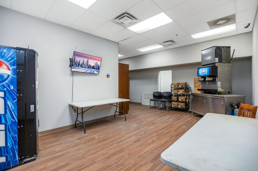 More Photos Of 808 Rhoads Ave, Columbus Warehouse For Sale