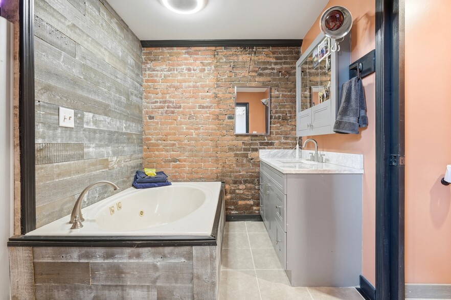 More Photos Of 106 N Orange St, Albion Storefront For Sale