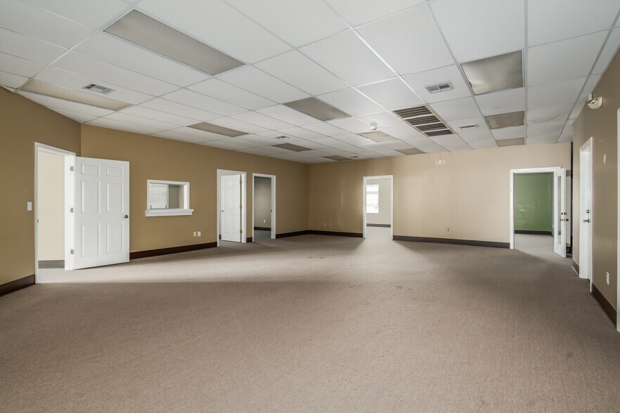 More Photos Of 4770 Woodmere Blvd, Montgomery Office For Sale