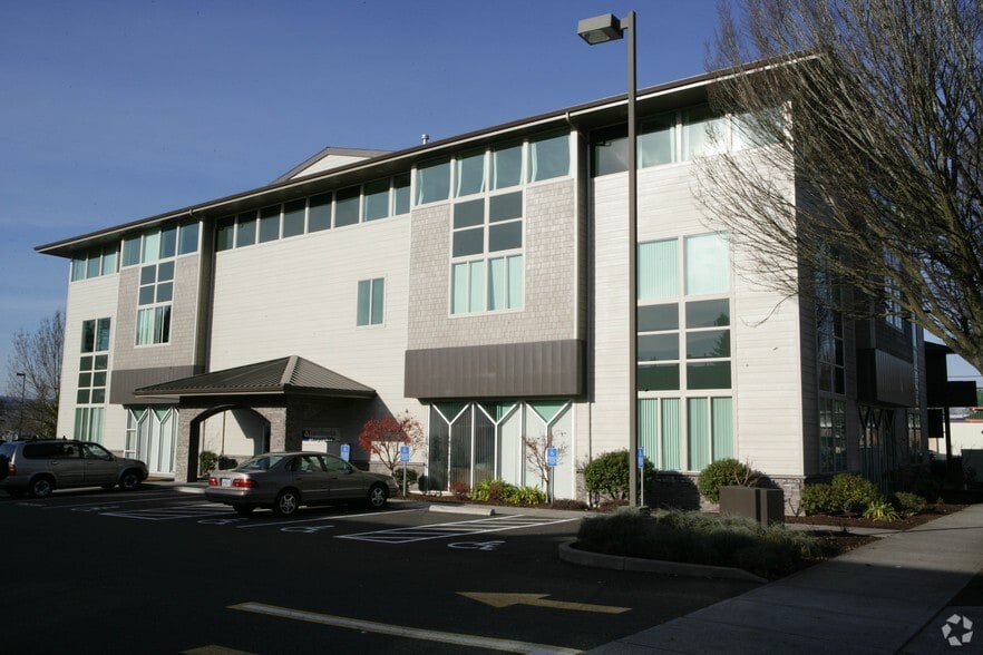 More Photos Of 925-935 Commercial St SE, Salem Medical For Lease