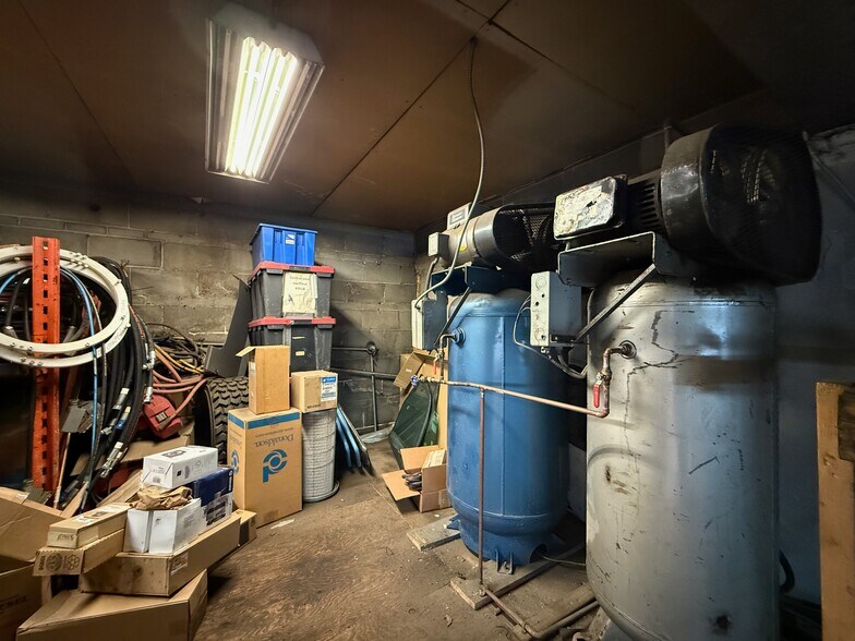 More Photos Of 4278 St Frontenac, Frontenac Auto Repair For Sale