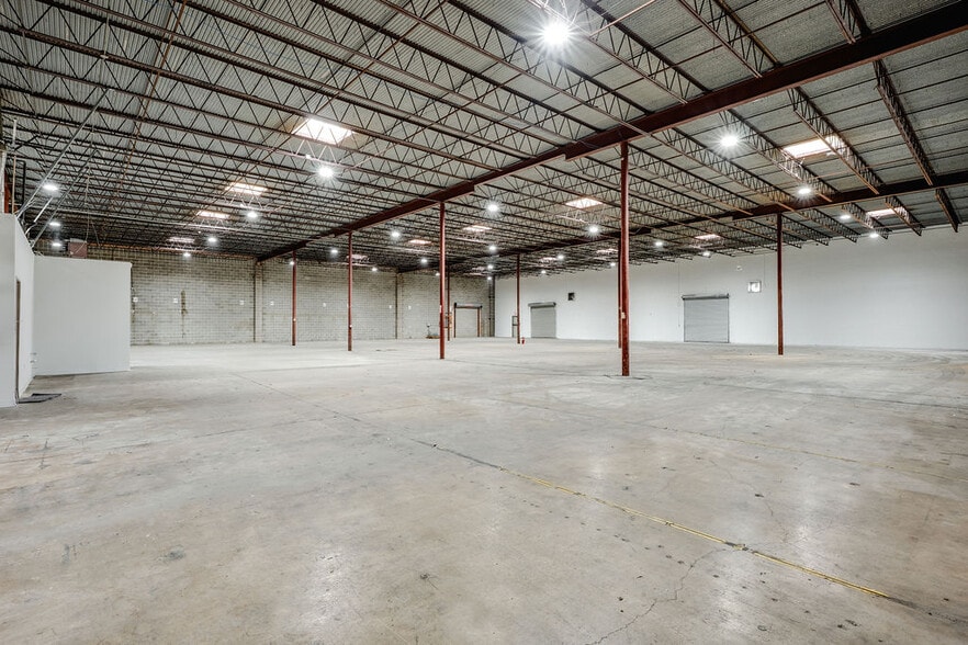 More Photos Of 2838-2910 Anode Ln, Dallas Warehouse For Lease