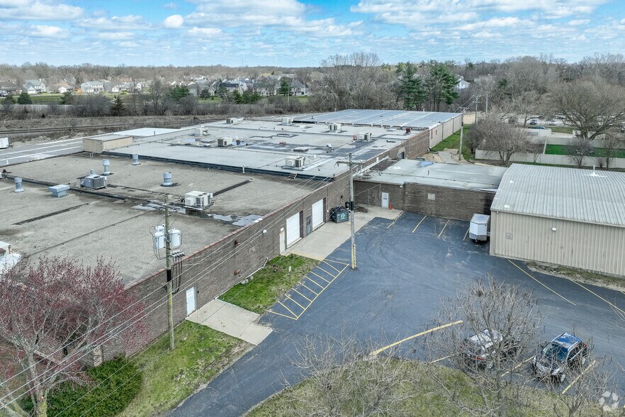 More Photos Of 6704 Pingree Rd, Crystal Lake Manufacturing For Lease