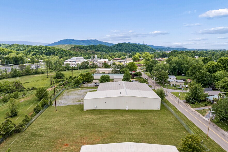More Photos Of 2200 E Fairview Ave, Johnson City Warehouse For Sale