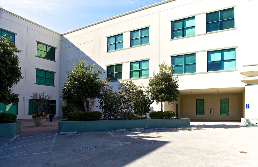 More Photos Of 1991 Broadway St, Redwood City Office For Lease