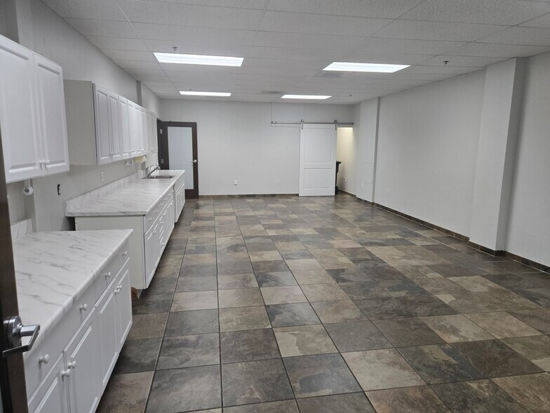 More Photos Of 170 E Arrow Hwy, San Dimas Office For Sale