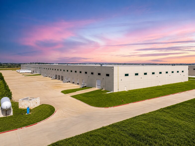 More Photos Of 6100 N Stemmons Fwy, Sanger Unknown For Lease