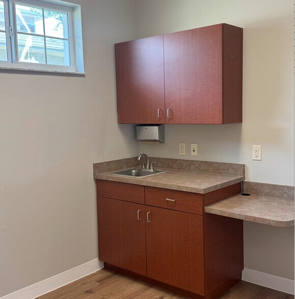 More Photos Of 910 Old Camp Rd, Lady Lake Medical For Sale