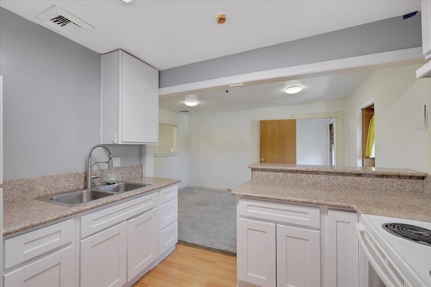 More Photos Of 900-906 2nd St, Sacramento Storefront For Lease