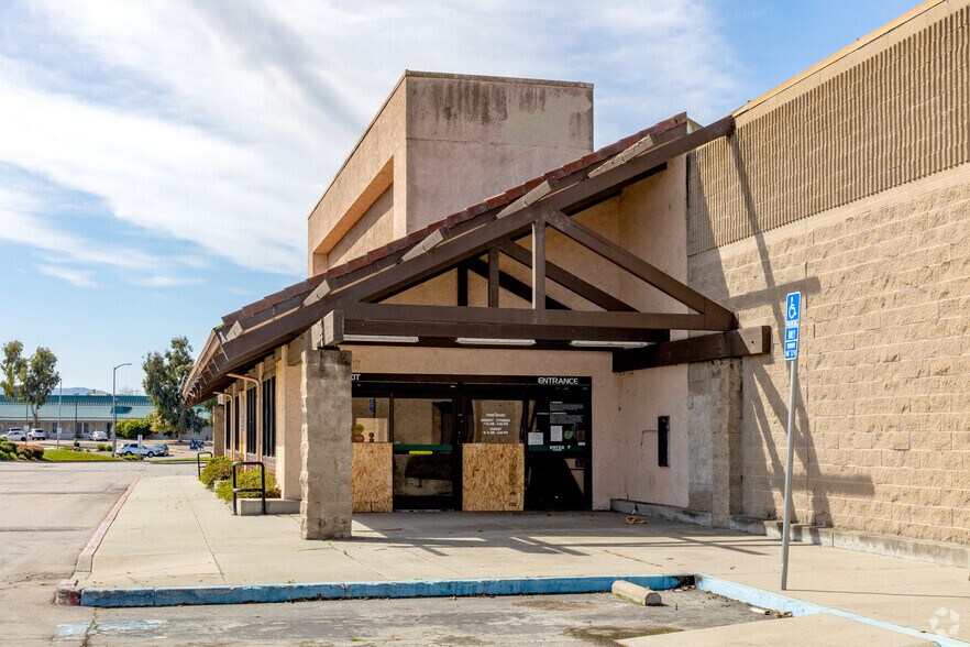 More Photos Of 1067 N Davis Rd, Salinas Garden Center For Lease