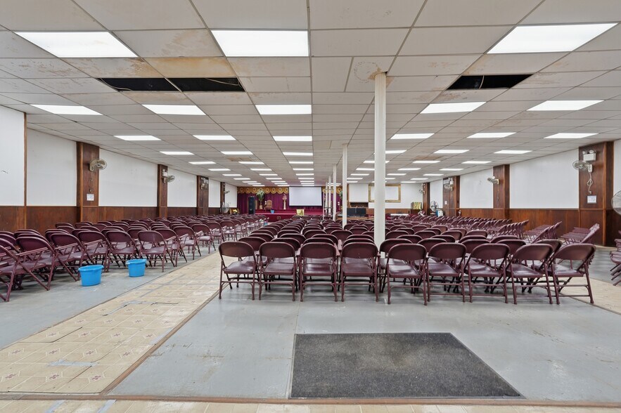 More Photos Of 1142-1148 Broadway, Camden Flex For Sale