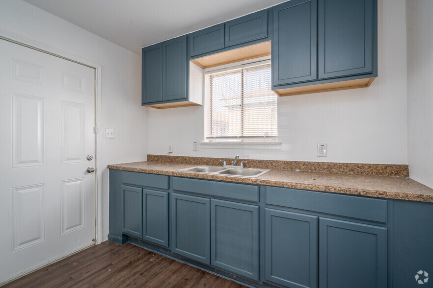 More Photos Of 5716 Pickfair St, Houston Apartments For Sale