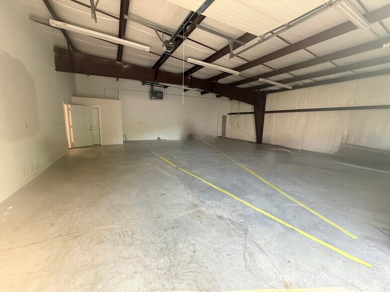 More Photos Of 615-619 Commerce Rd, Richmond Office For Lease
