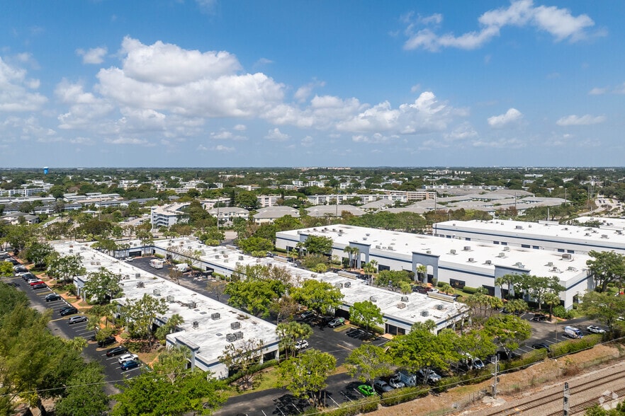 More Photos Of 776-858 S Military Trl, Deerfield Beach Research And Development For Lease