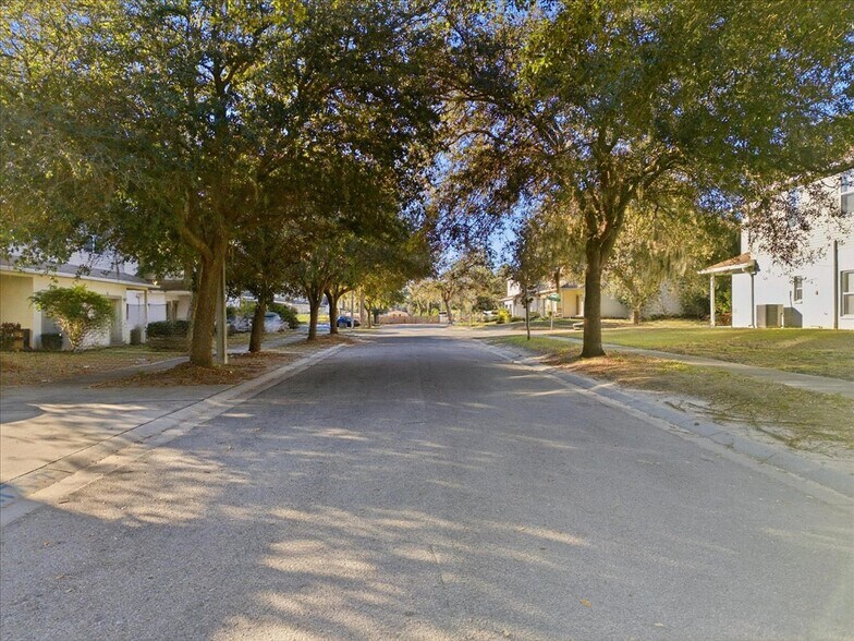 More Photos Of 5001 Beechcraft Way, Seffner Apartments For Sale