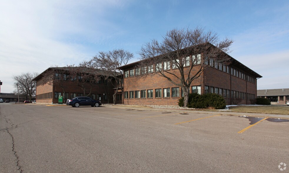 More Photos Of 2947 SW Wanamaker Dr, Topeka Office For Lease