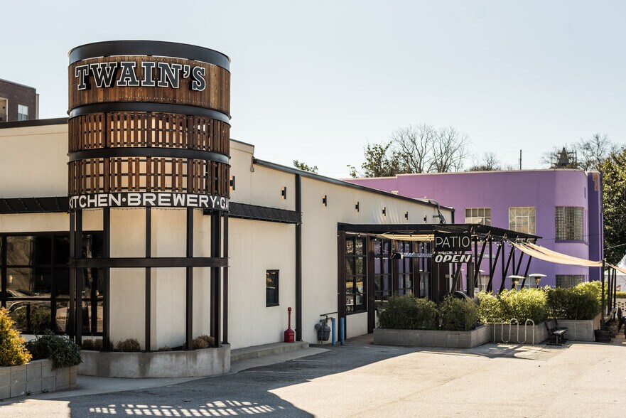 More Photos Of 215 Church St, Decatur Loft Creative Space For Lease