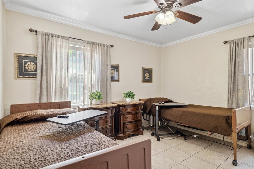 More Photos Of 3827 E Oak St, Phoenix Assisted Living For Sale