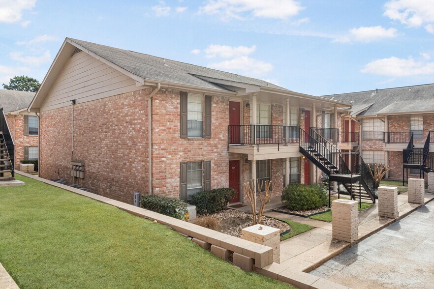 More Photos Of 2451 Lake Rd, Huntsville Apartments For Sale
