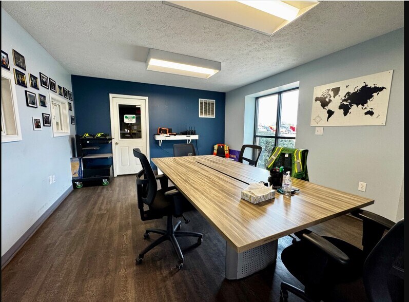 More Photos Of 2580 S 30th St, Lafayette Warehouse For Sale