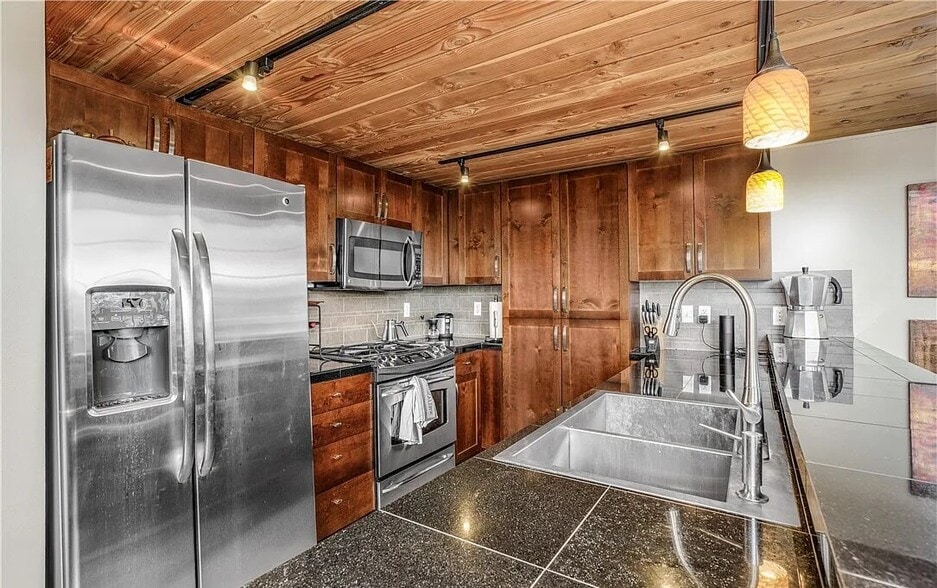 More Photos Of 1886 25th Ave NE, Issaquah Apartments For Sale