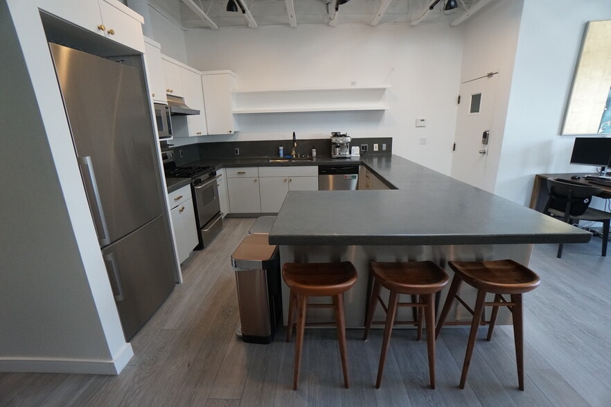 More Photos Of 1509 Abbot Kinney Blvd, Venice Storefront Retail Office For Lease