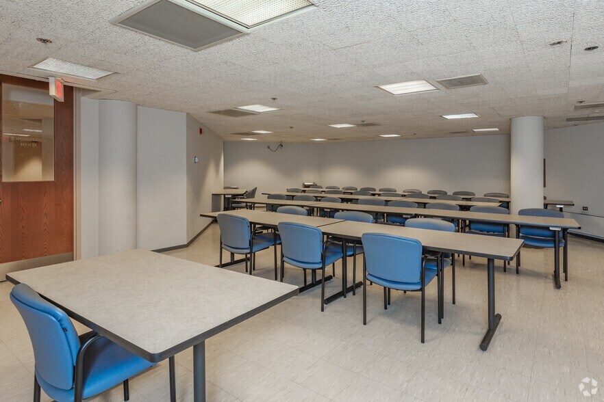 More Photos Of 1721 Moon Lake Blvd, Hoffman Estates Office For Lease