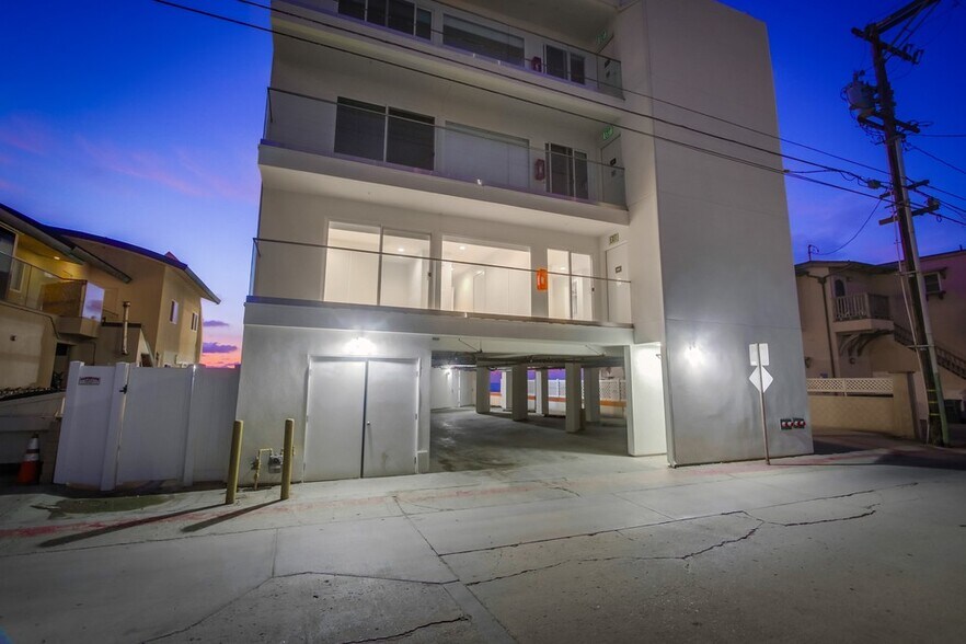 More Photos Of 3449 Ocean Front Walk, San Diego Apartments For Sale