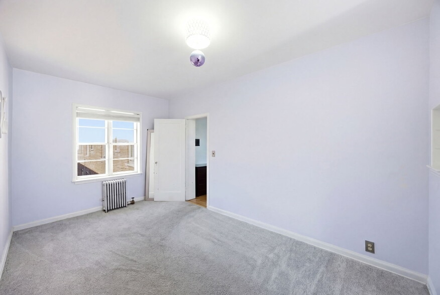 More Photos Of 7861 75th St, Glendale Multifamily For Sale