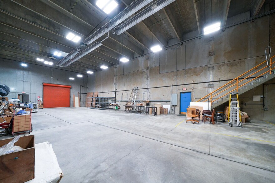 More Photos Of 1555-1557 SE Crystal Lake Dr, Corvallis Warehouse For Lease