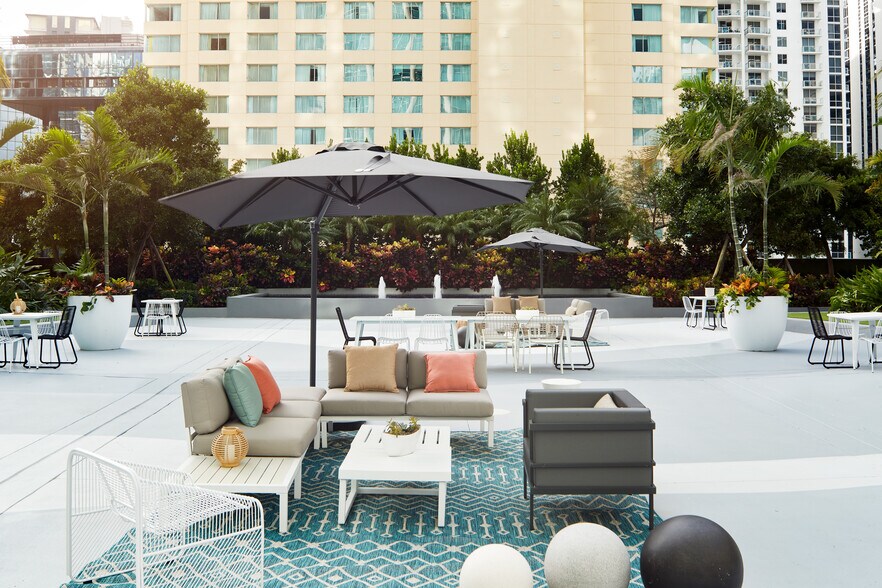 More Photos Of 1111 Brickell Ave, Miami Office For Lease