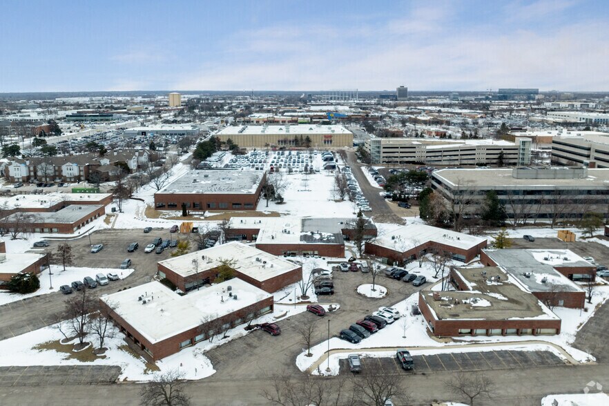 More Photos Of 939 N Plum Grove Rd, Schaumburg Medical For Lease