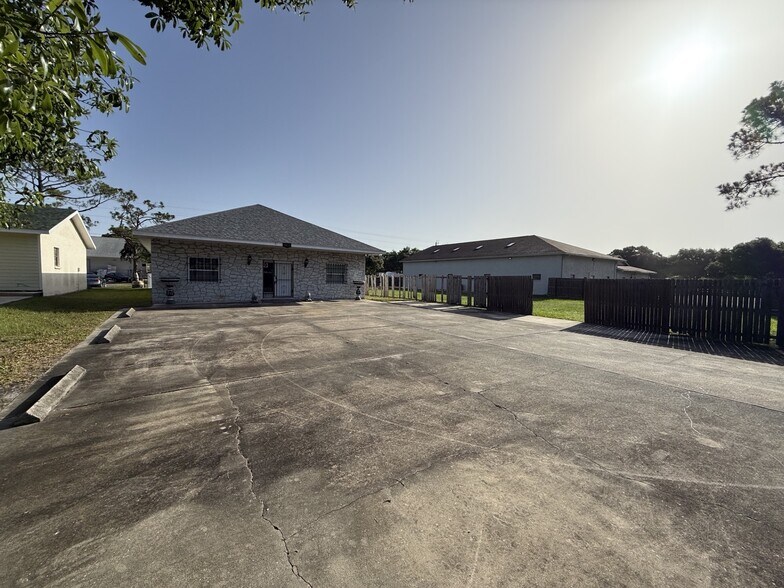 More Photos Of 1853 Canova St SE, Palm Bay Showroom For Sale