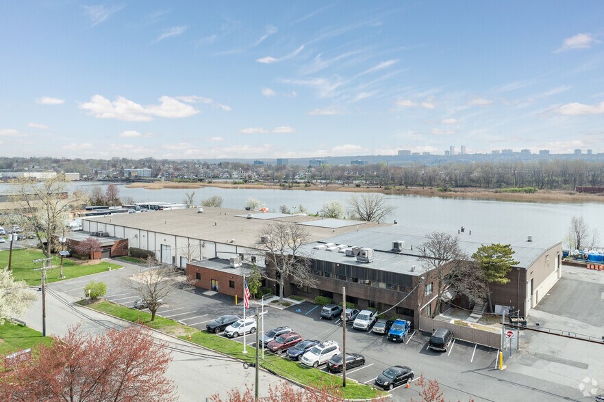 More Photos Of 212-216 Gates Rd, Little Ferry Warehouse For Lease