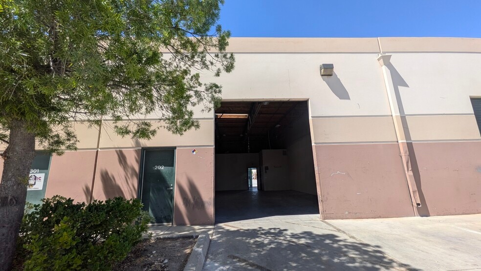 More Photos Of 41705 Elm St, Murrieta Warehouse For Lease