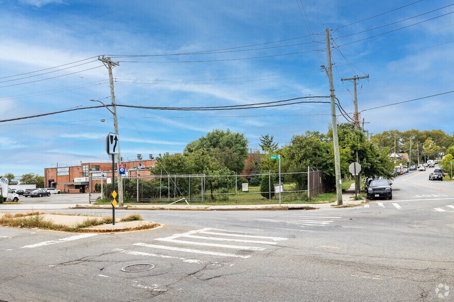 More Photos Of 2510 Ulmer St, College Point Warehouse For Lease