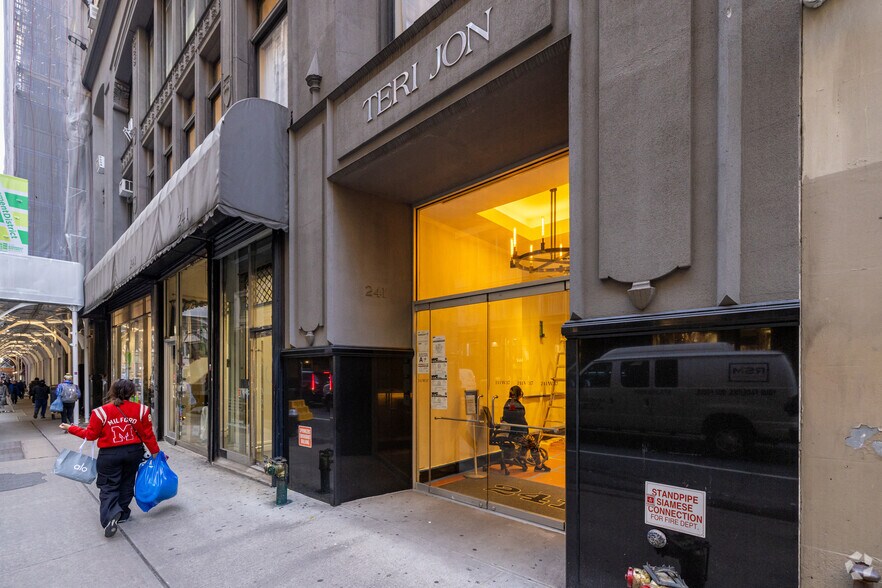 More Photos Of 241 W 37th St, New York Loft Creative Space For Lease