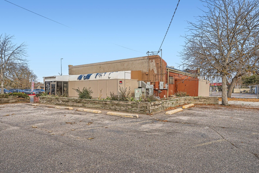 More Photos Of 3800 W Colfax Ave, Denver Restaurant For Sale