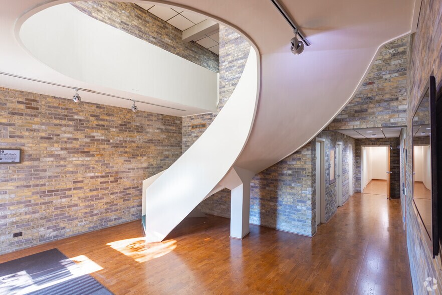 More Photos Of 625 N North Ct, Palatine Unknown For Lease