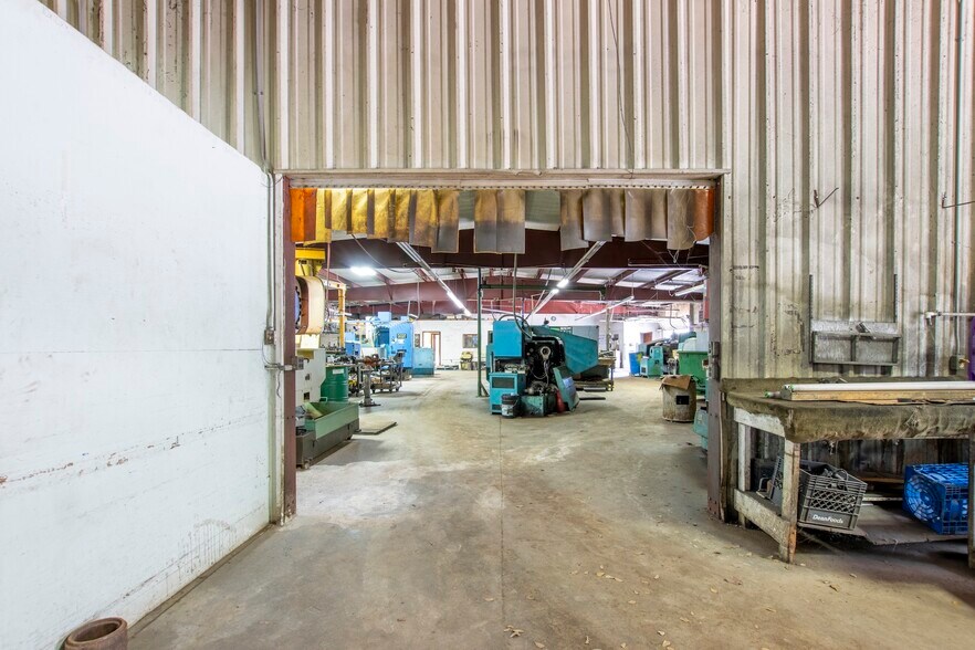 More Photos Of 2060 Highway 90 W, Sealy Manufacturing For Sale