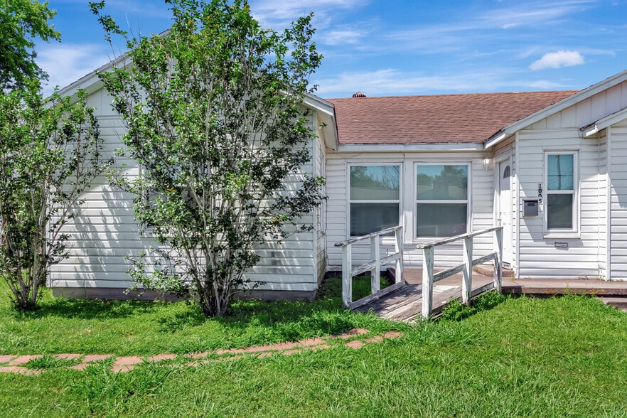 More Photos Of 1005 Macarthur St, Victoria Apartments For Sale