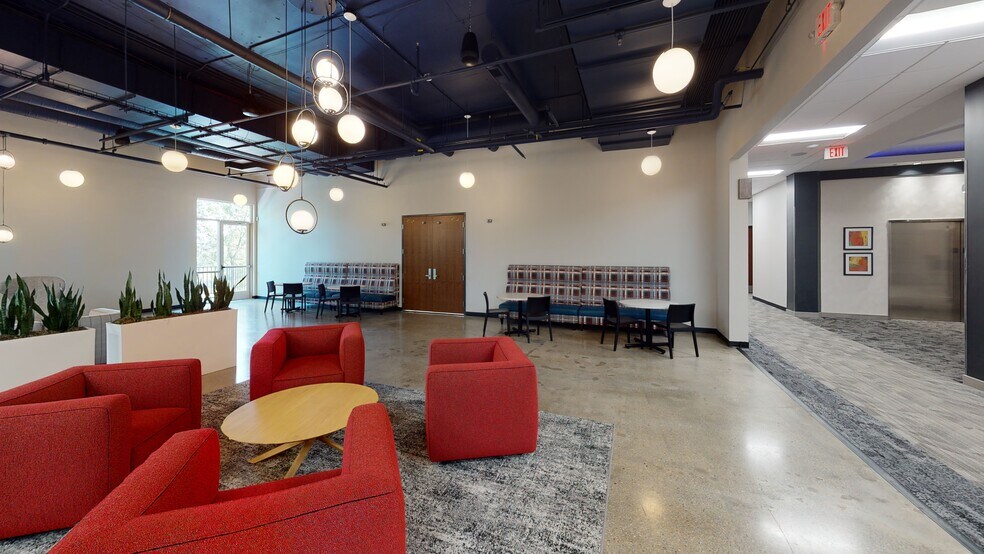 More Photos Of 10050 Crosstown Cir, Eden Prairie Office For Lease