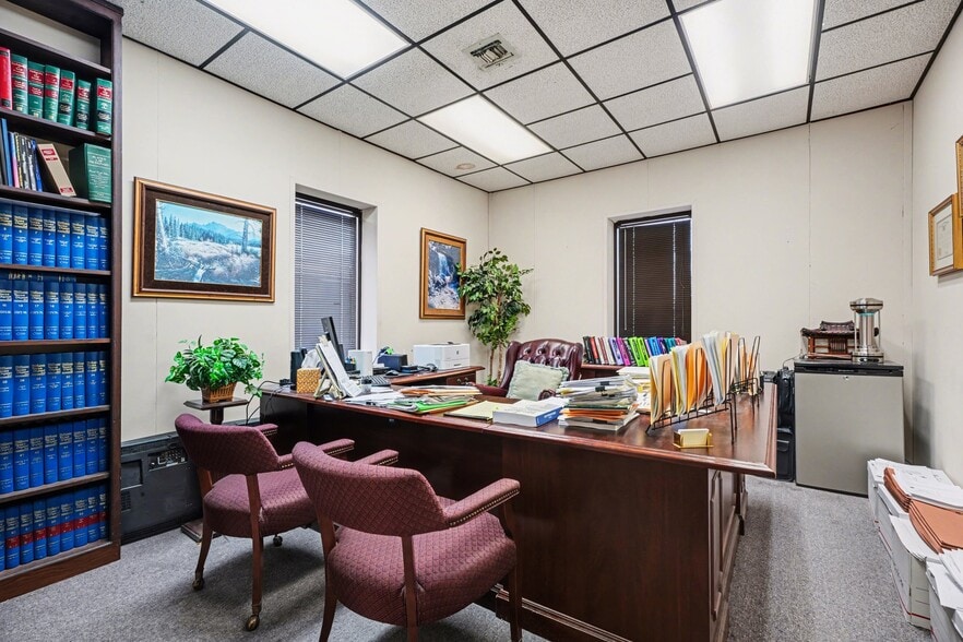 More Photos Of 2405 S Grand Blvd, Pearland Office For Sale