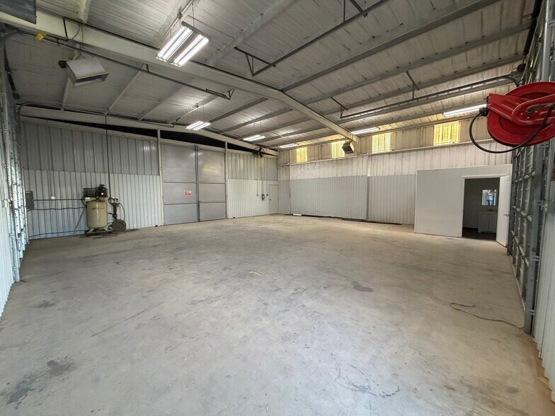 More Photos Of 105 Sunset Acres Ct, Granbury Industrial For Lease
