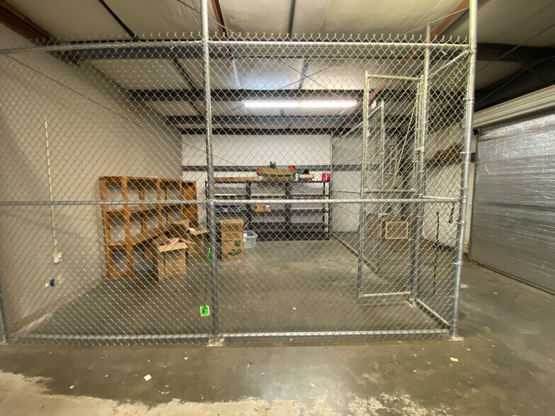 More Photos Of 2112 N Bolton Ave, Alexandria Service For Sale