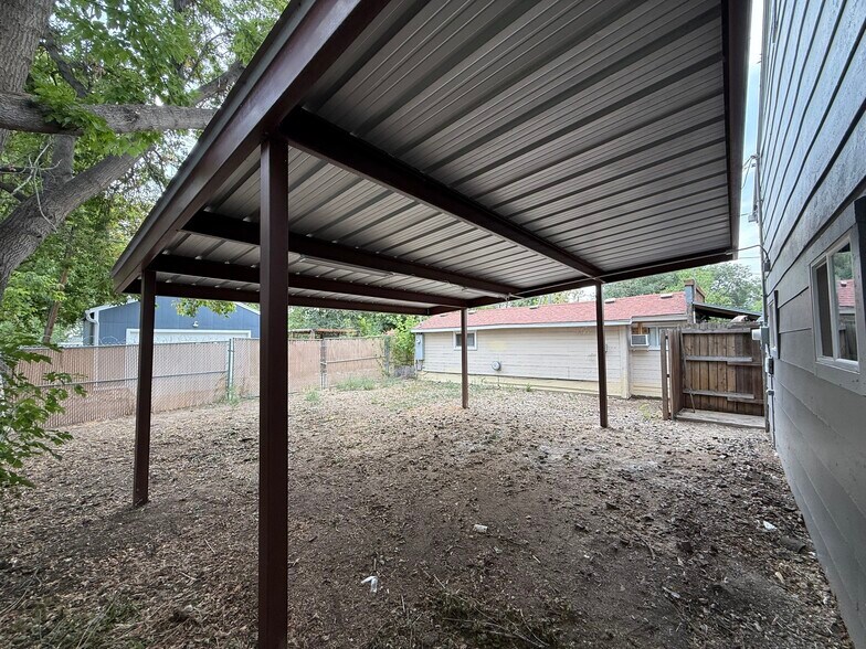 More Photos Of 1460 Chase St, Lakewood Warehouse For Lease