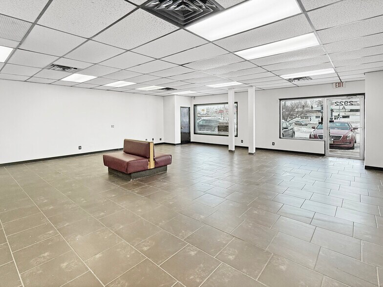 More Photos Of 2920-2926 Merle Hay Rd, Des Moines Storefront For Lease